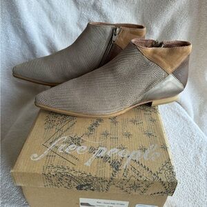 Free People Women's Desert Rider Tan Ankle Boots